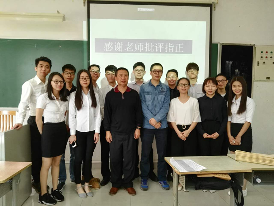 第三组合影(答辩老师:侯广辉、宋智勇、丁浩)