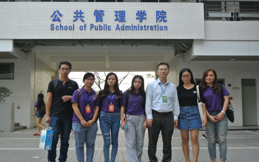 赛后:比赛选手与指导老师陈国海教授合影留念